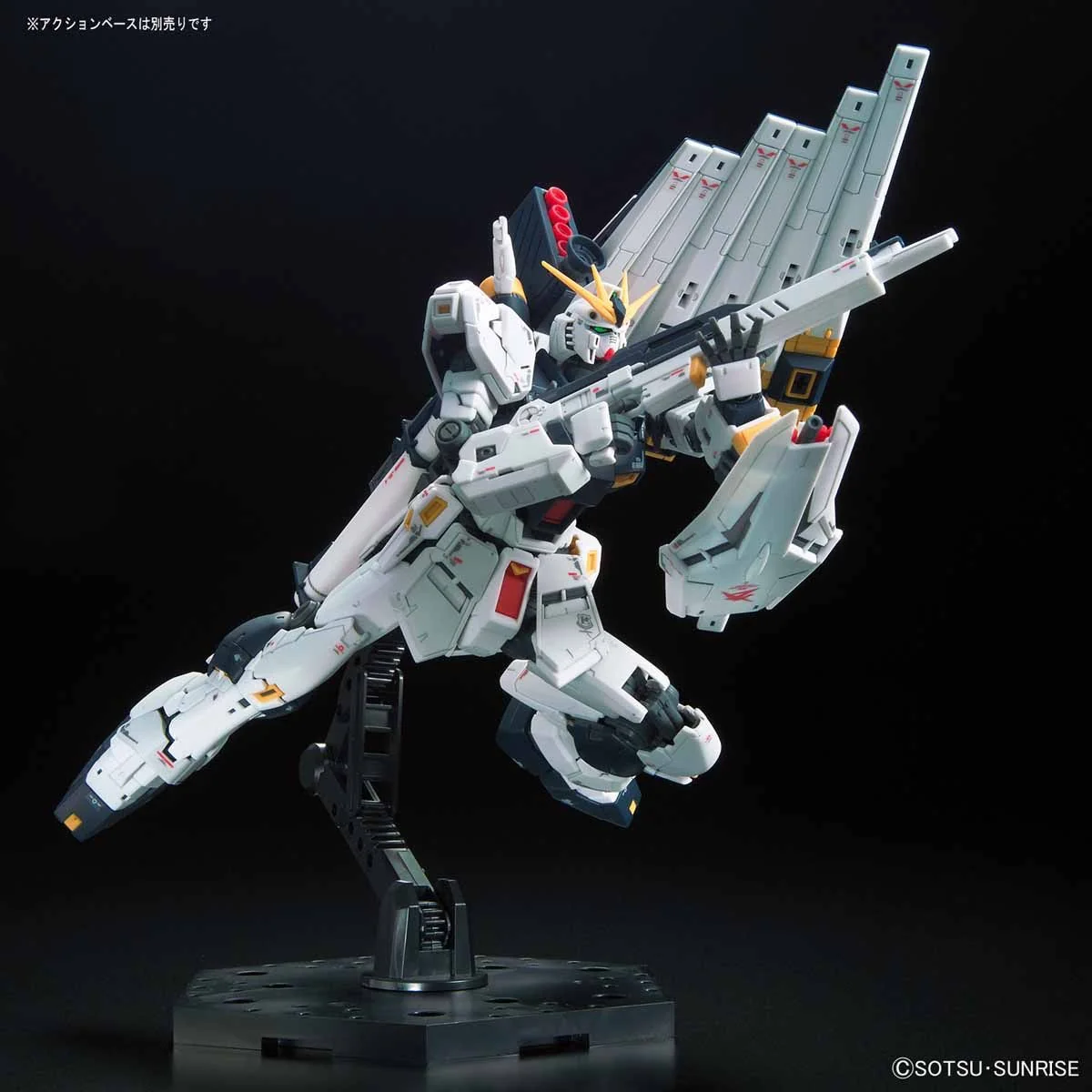 RG #32 ν Gundam (Nu Gundam) - Image 4
